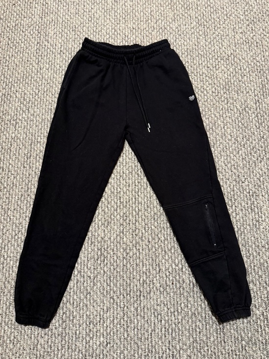 Forever 21 Pants - Forever 21 cotton black joggers with pocket  under knee
